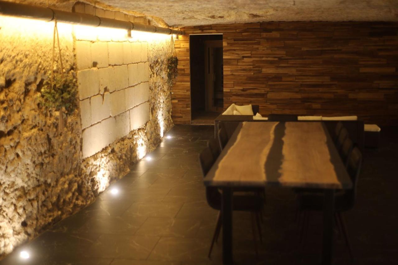 La Montrieuse, Chambre individuelle avec sauna et baignoire spa Naveil Extérieur photo