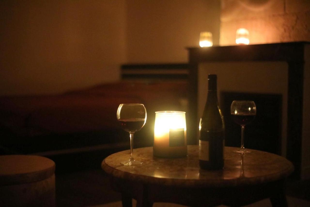 La Montrieuse, Chambre individuelle avec sauna et baignoire spa Naveil Extérieur photo